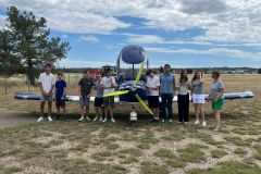 Les élèves de La Nativité et leur pilote enseignant.